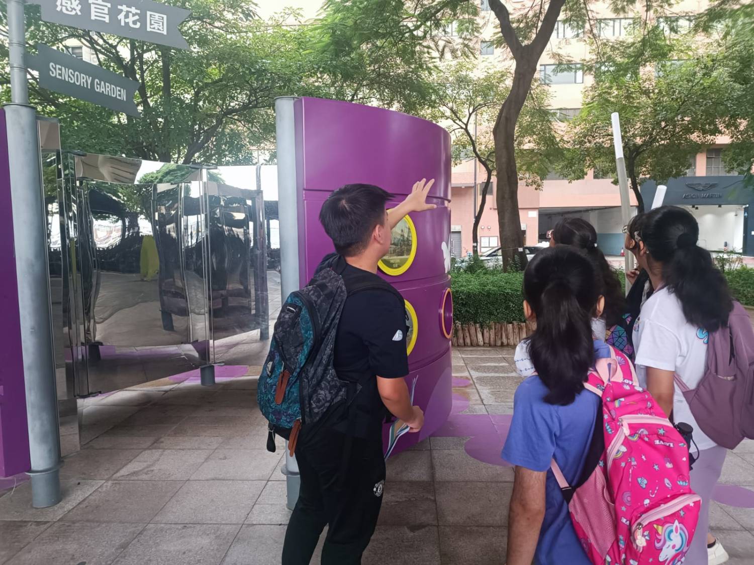 LEGO®「Build To Give」發放愛心親子社區導賞團